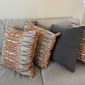 Cardi’s Furniture Pillows